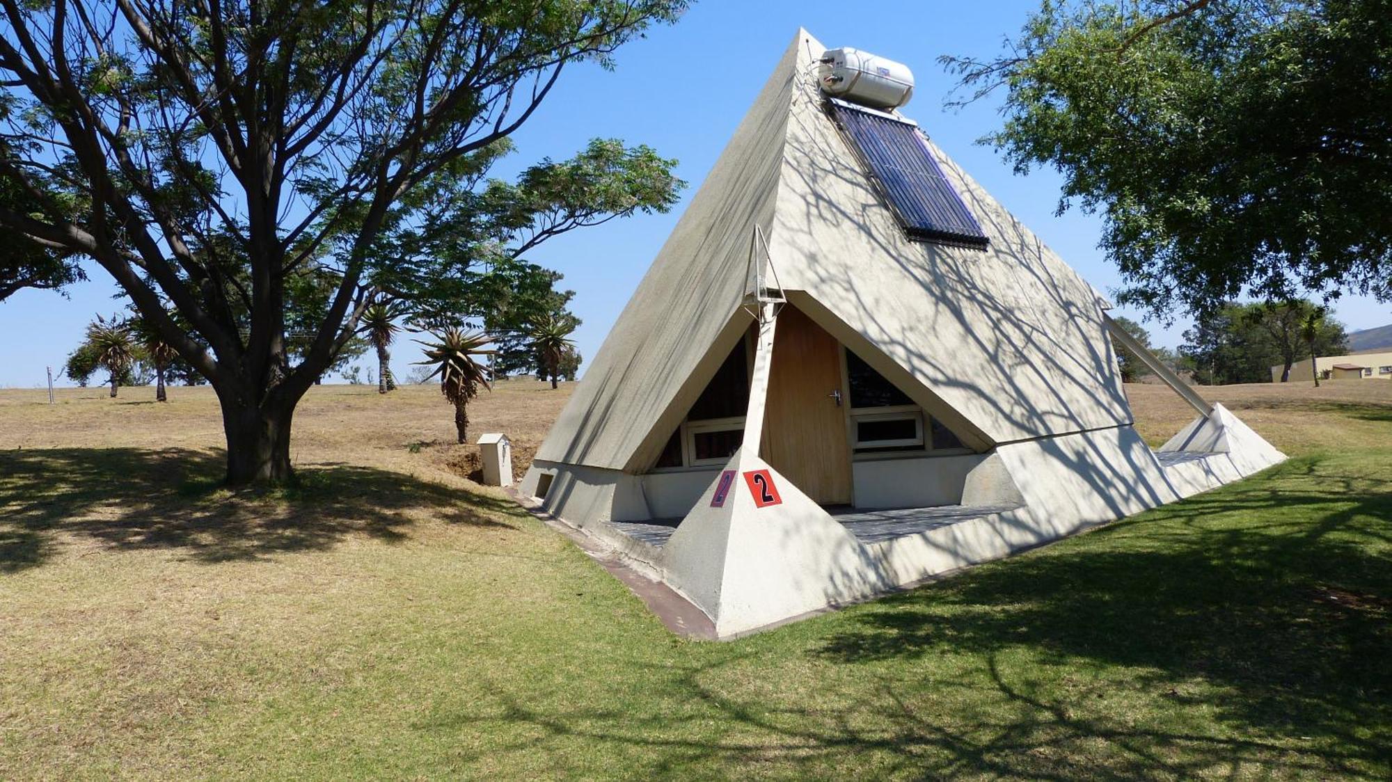 Pyramids Motel Van Reenen Exterior photo