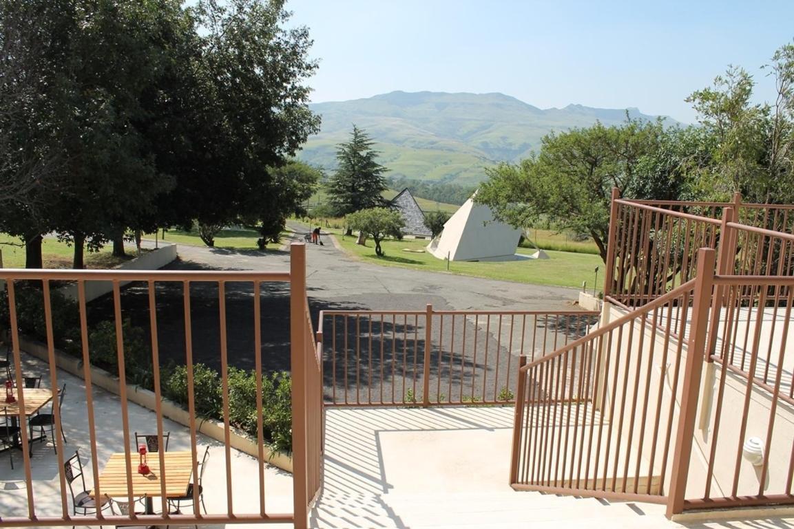 Pyramids Motel Van Reenen Room photo