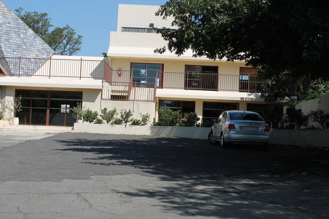 Pyramids Motel Van Reenen Exterior photo